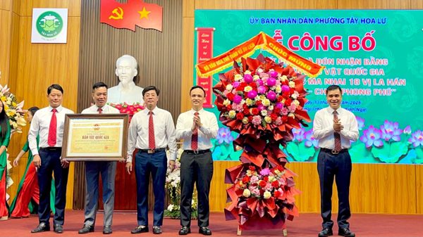 Ninh Bình đón nhận Bằng công nhận Bảo vật quốc gia đối với Bộ tranh khắc ma nhai 18 vị La Hán