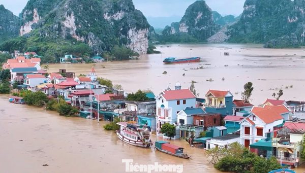 Ninh Bình: Lũ trên sông Hoàng Long vượt Báo động 3, hàng trăm học sinh chuyển sang học online
