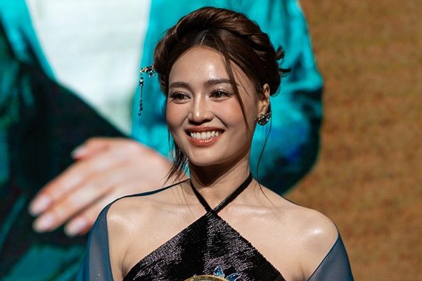 Ninh Dương Lan Ngọc nói gì khi bị đặt cạnh Chi Pu, Kỳ Duyên?