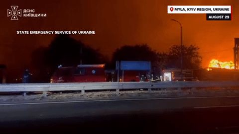 Nổ kho đạn gần Kiev, Ukraine tấn công nhà máy lọc dầu, căn cứ không quân Nga