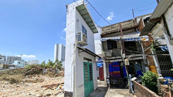 Nở rộ nhà “siêu mỏng” sau chỉnh trang rạch Xuyên Tâm