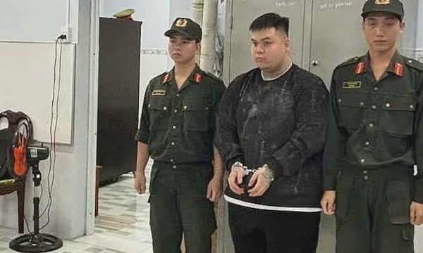 Nổ súng bắn chủ nợ giữa đường