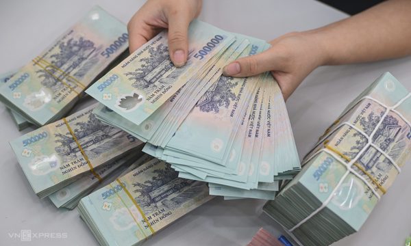 Nợ vay của doanh nghiệp bất động sản phình to