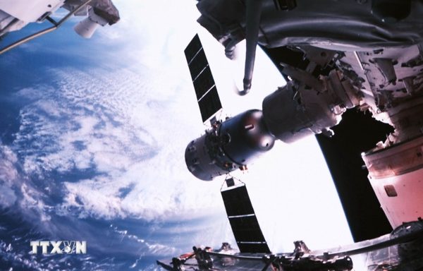 Nobel 2026: Giải mã bí ẩn vũ trụ nhờ các hạt neutrino