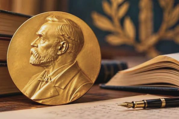 Nobel Văn học nhiều tranh cãi, vì sao là giải thưởng "khó đoán" nhất?