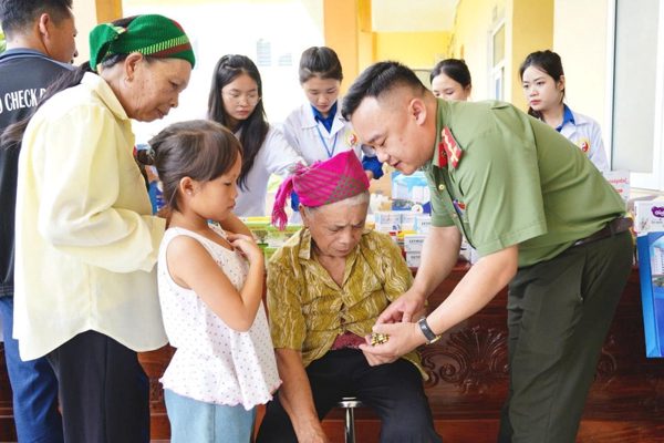 Nơi biên cương chữa lành: Khi hạnh phúc là hành trình trao đi và tìm lại chính mình