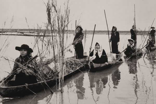 Nơi "sắt thép tan chảy", những cô gái 18 tuổi mang vũ khí ra trận
