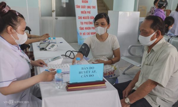 Nội tiết nam và nữ thay đổi thế nào sau tuổi 40?