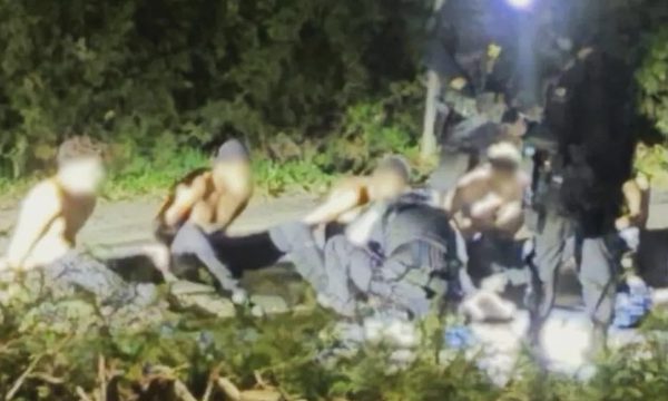 Nông dân Anh kể khoảnh khắc chạm mặt nhóm âm mưu đánh bom căn cứ Mỹ