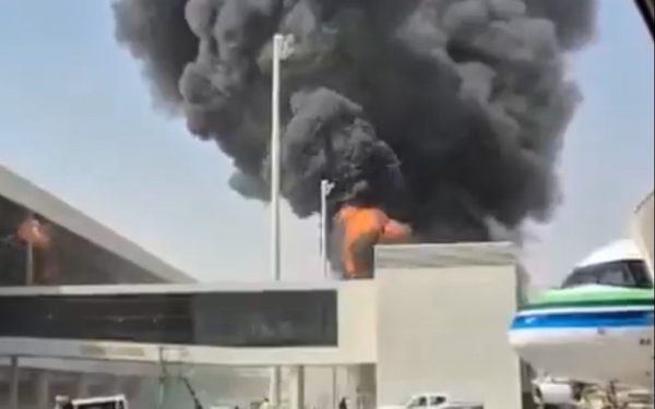 NÓNG: Sân bay thủ đô Saudi Arabia bị tấn công, loạt nước phát cảnh báo nguy hiểm
