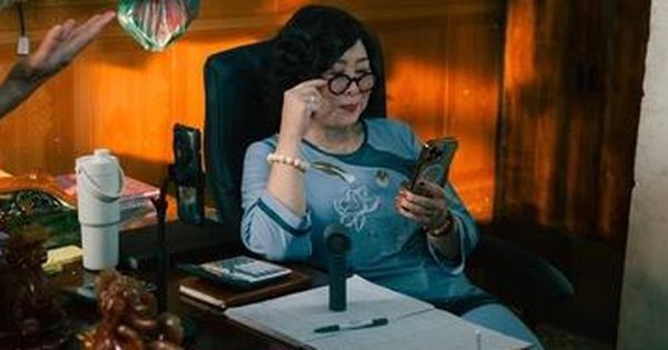 NSND Hồng Vân ‘lên hương’ với những vai bà mẹ