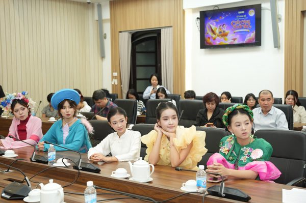 NSND Xuân Bắc-Tự Long cùng tham gia chương trình nghệ thuật 'Chắp cánh tuổi thơ'
