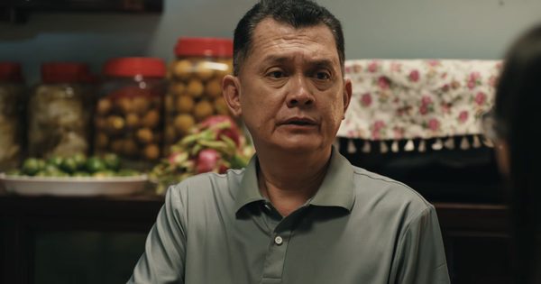 NSƯT Hữu Châu: 'Đừng chỉ yêu nghề, hãy biết trân trọng chính mình'