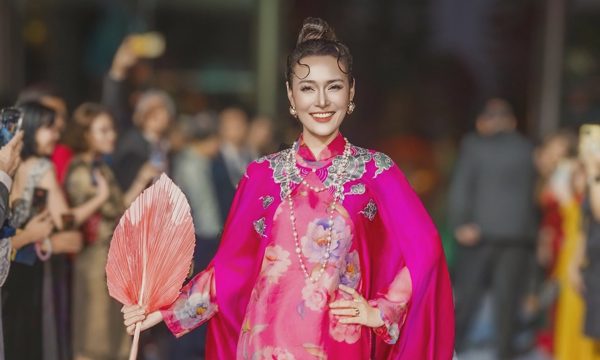 NTK Việt trình diễn áo dài mừng Quốc khánh tại Singapore