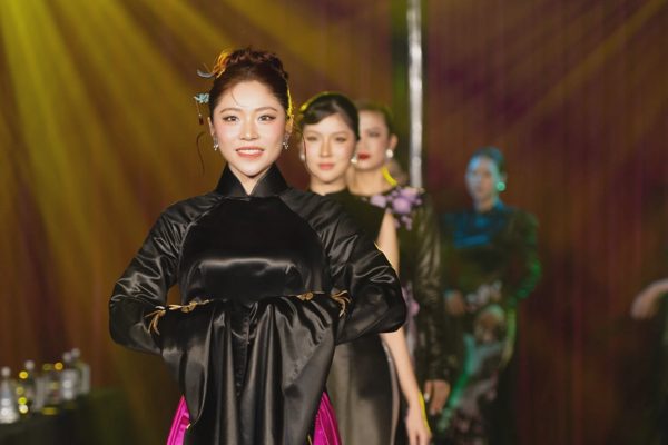NTK Võ Việt Chung kể chuyện Sài Gòn xưa qua áo dài Lãnh Mỹ A