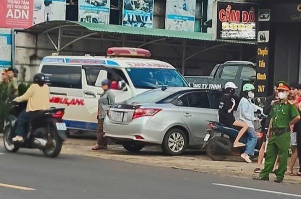 Nữ chủ quán bị đâm tử vong, hai người đàn ông nhập viện