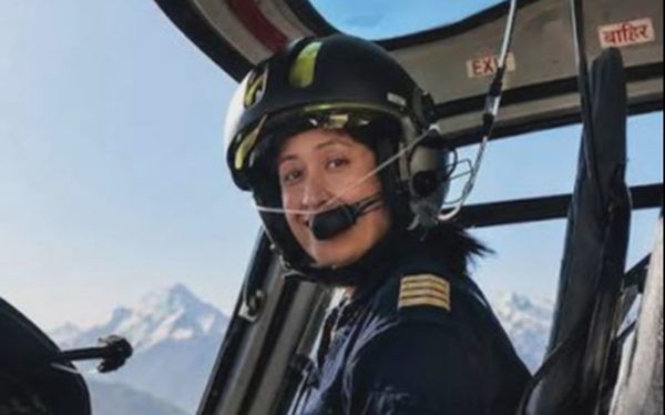 Nữ cơ trưởng trực thăng đầu tiên của Nepal và 100 chuyến bay giành giật sự sống