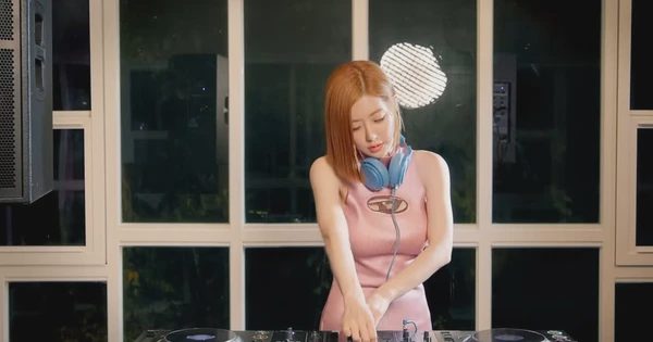 Nữ DJ đình đám Soda kể lại quá khứ bị bạn trai bạo hành