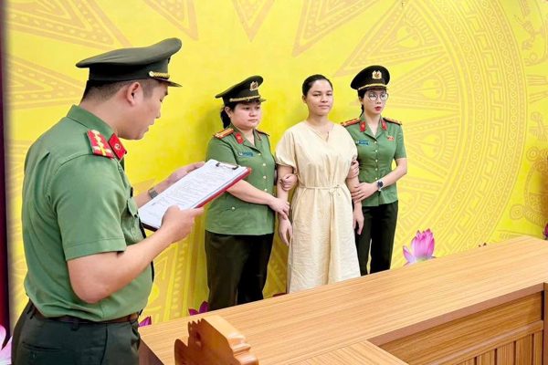 Nữ giám đốc ở Tuyên Quang bị khám xét khẩn cấp nơi ở