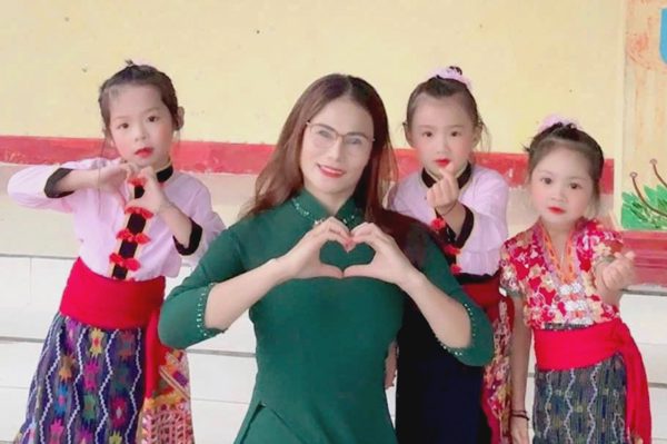 Nữ hiệu phó sống ở đô thị xin xuống làm giáo viên, về bản xa dạy học