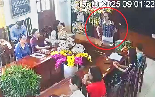 Nữ hiệu trưởng ‘ném cốc’ ở Ninh Bình không làm hiệu trưởng trường mới sau sắp xếp