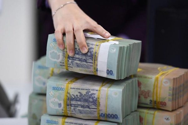 Nữ kế toán chuyển 697 tỷ đồng tiền trái phép ra nước ngoài