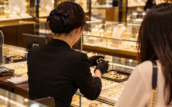 Nữ kế toán cửa hàng PNJ tham ô hơn 20 tỉ đồng, khai nướng sạch vào bài bạc
