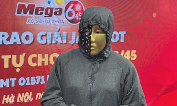 Nữ khách hàng trúng Jackpot kỷ lục gần 200 tỷ đồng