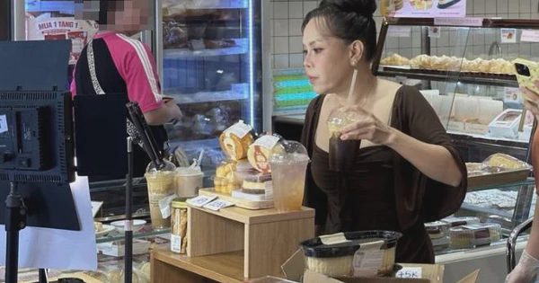 Nữ nghệ sĩ đình đám đi bán bánh ở đường Vĩnh Viễn, TP.HCM
