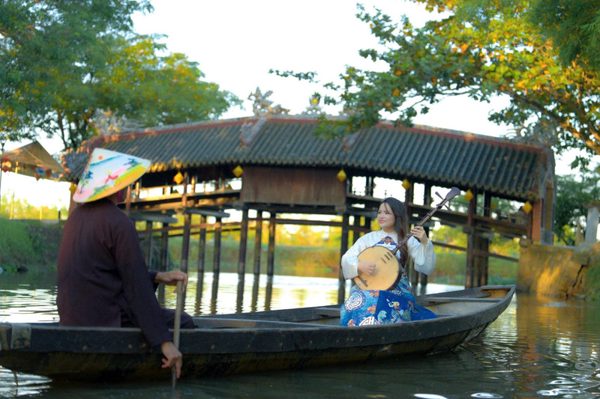 Nữ nghệ sĩ Mai Chung ra mắt MV kết hợp nhiều chất liệu dân ca xứ Huế