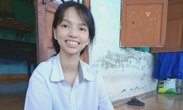 Nữ sinh 16 tuổi chống chọi ung thư đại tràng