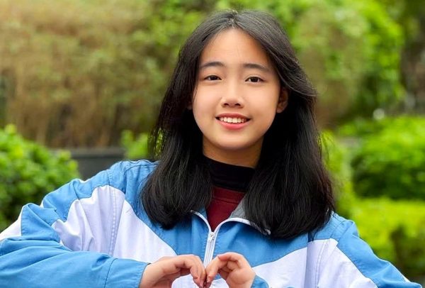 Nữ sinh duy nhất thi Olympic Toán 2025 được GS Ngô Bảo Châu trao học bổng