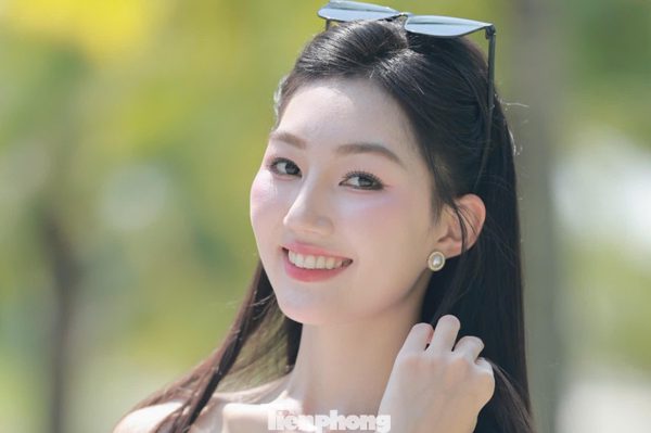 Nữ sinh Học viện Ngân hàng 19 tuổi mê viết thư pháp ở Hoa hậu Việt Nam