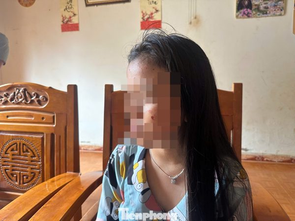 Nữ sinh lớp 10 bị bắt quỳ, túm tóc, dí thuốc sát mặt: Chuyện gì xảy ra phía sau clip?