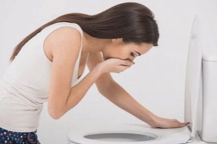 Nữ sinh nhập viện vì “nghiện” ăn uống, móc họng gây nôn
