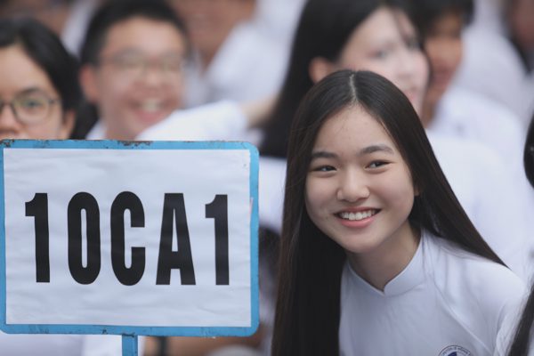 Nữ sinh TPHCM rạng ngời trong ngày khai giảng