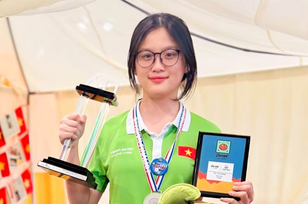 Nữ sinh truyền cảm hứng ở cuộc thi robot quốc tế được tuyên dương Thanh niên sống đẹp