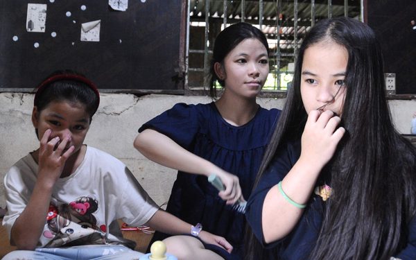 Nữ sinh viên không cha, đậu đại học nhưng phải đi làm công nhân được Đại học Duy Tân tặng 90% học phí 4 năm