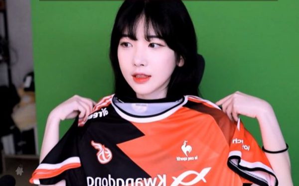 Nữ streamer Hàn Quốc bị vạch trần chuỗi 'gian lận' sau vụ tranh cãi với 2 game thủ Việt Nam