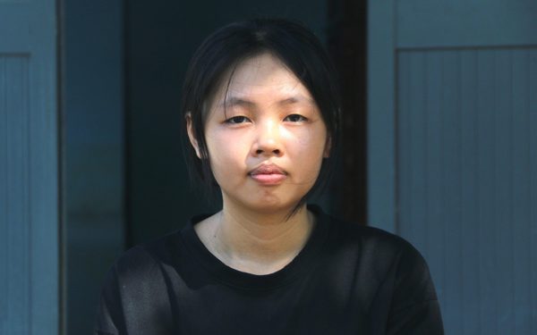 Nữ SV mất cha mẹ, làm thêm chăm dì ruột bệnh tâm thần: 'Lúc buồn tôi viết thư rồi... đốt gửi mẹ'
