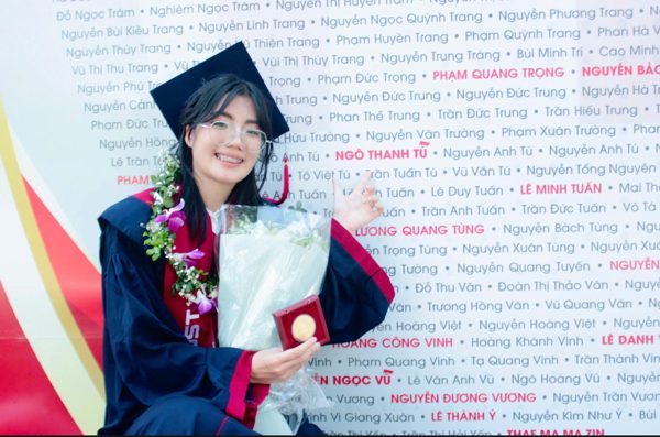Nữ thủ khoa trường Vật liệu Bách khoa: Đi ngủ để vượt qua suy nghĩ bi quan