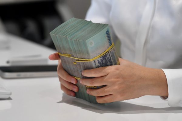 Nữ thủ quỹ nghỉ làm sau quyết định điều chuyển, vẫn đòi công ty bồi thường 547 triệu
