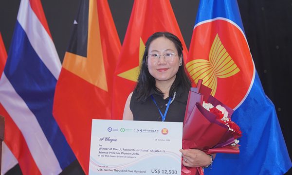 Nữ tiến sĩ Việt thắng Giải Khoa học ASEAN - Mỹ 2026