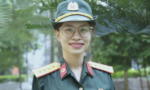 Nữ trợ giảng Quân y hai lần được thăng quân hàm trước niên hạn