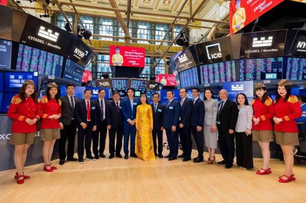 Nữ tỷ phú Nguyễn Thị Phương Thảo tham dự lễ rung chuông NYSE