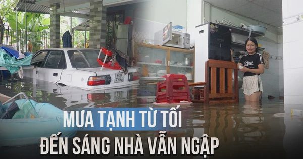 Nước chưa rút sau một đêm mưa lớn, đến sáng nhiều nhà dân ở TP.HCM vẫn ngập sâu