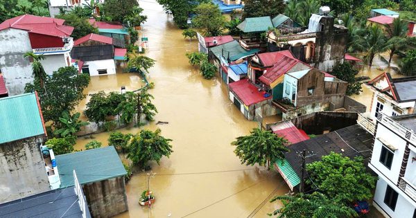 Nước sông Bưởi dâng cao, hơn 300 căn nhà ngập lụt