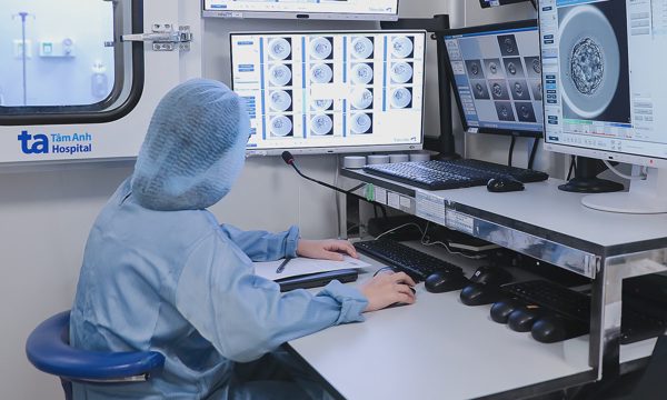 Nuôi phôi bằng AI khác phương pháp truyền thống thế nào