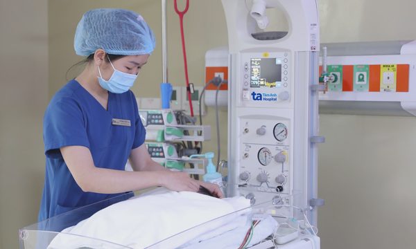 Nuôi sống bé sinh non 30 tuần suy hô hấp