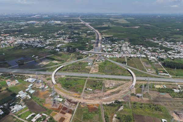 Nút giao cao tốc Bến Lức - Long Thành sắp thông nhưng chưa có trạm thu phí